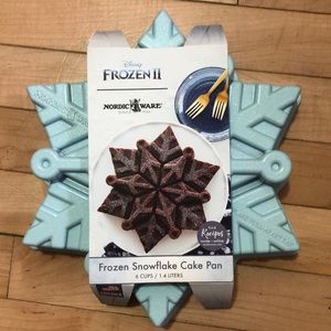 NWT Disney Frozen II NordicWare Cake Pan